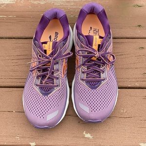 Like New Brooks Ghost 13 Sneakers